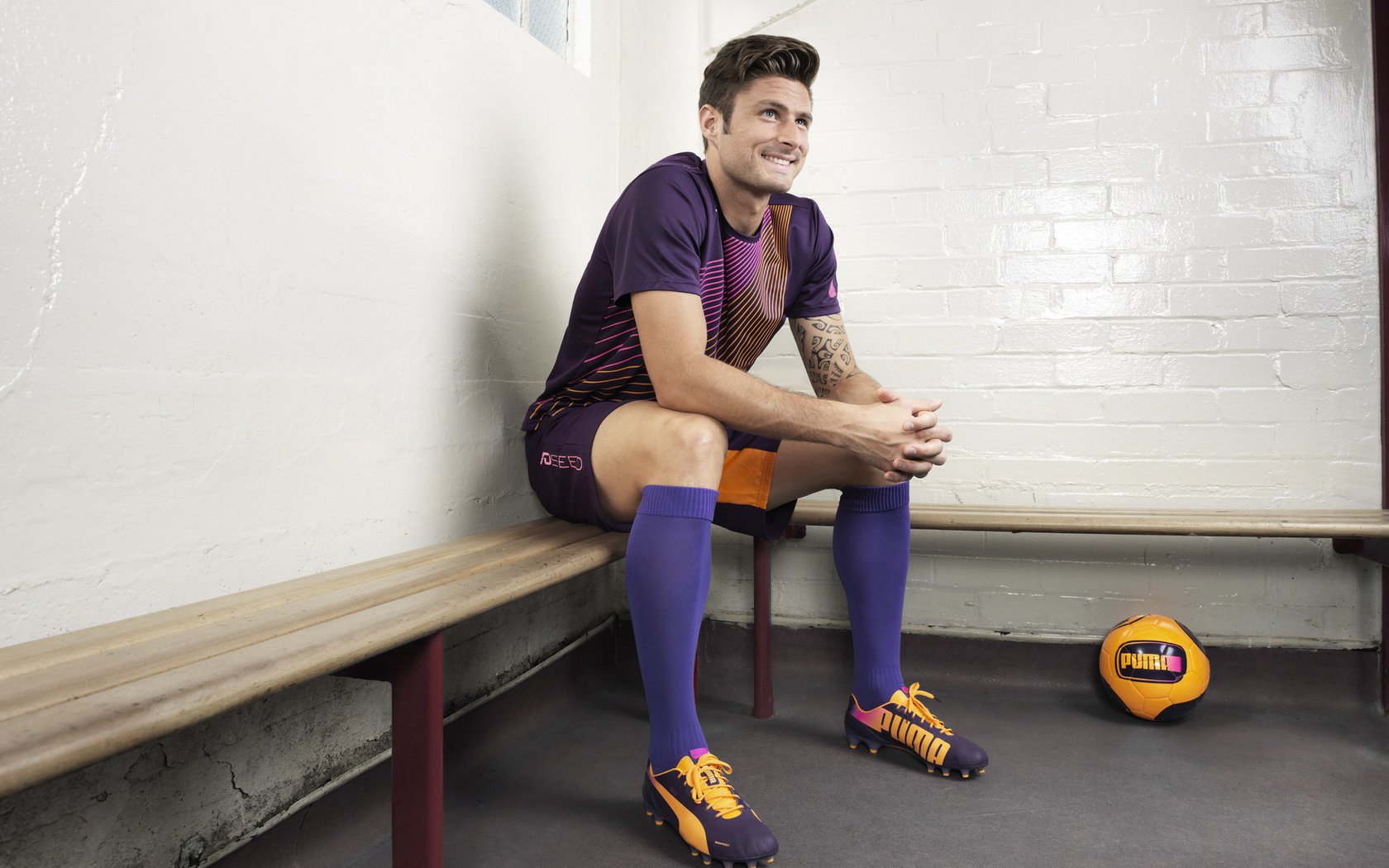 郑思维状态火热点燃全场，中国队完胜泰国队展团队之力